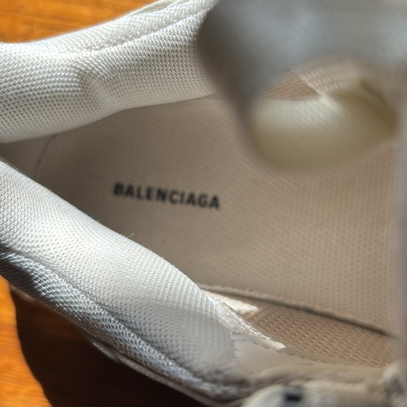 BALENCIAGA TRIPLE S CLEAR SOLE SNEAKERS - Picture 8 of 10